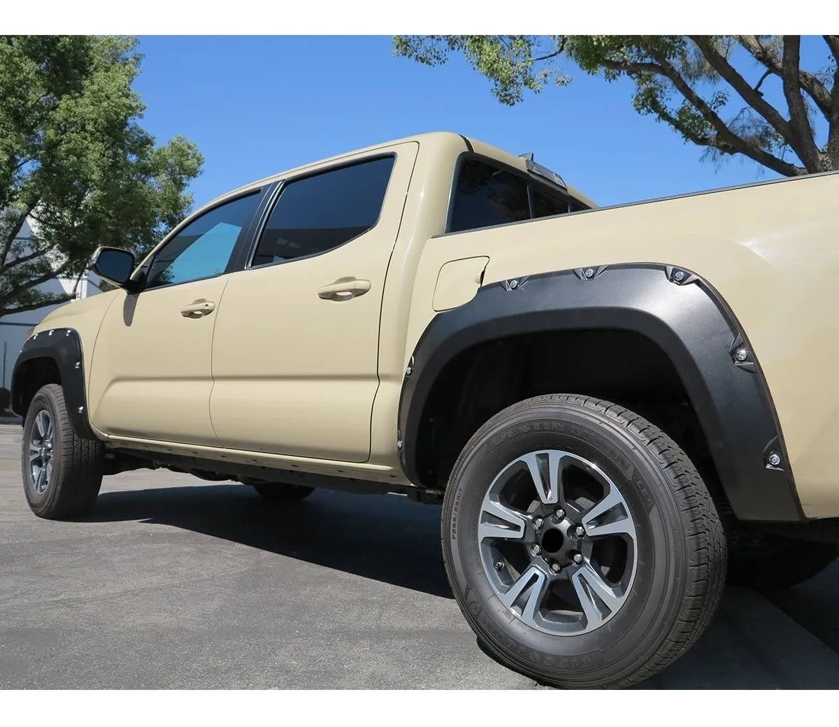 Cantoneras Big Country Toyota Tacoma  2016 2021 - Image 1