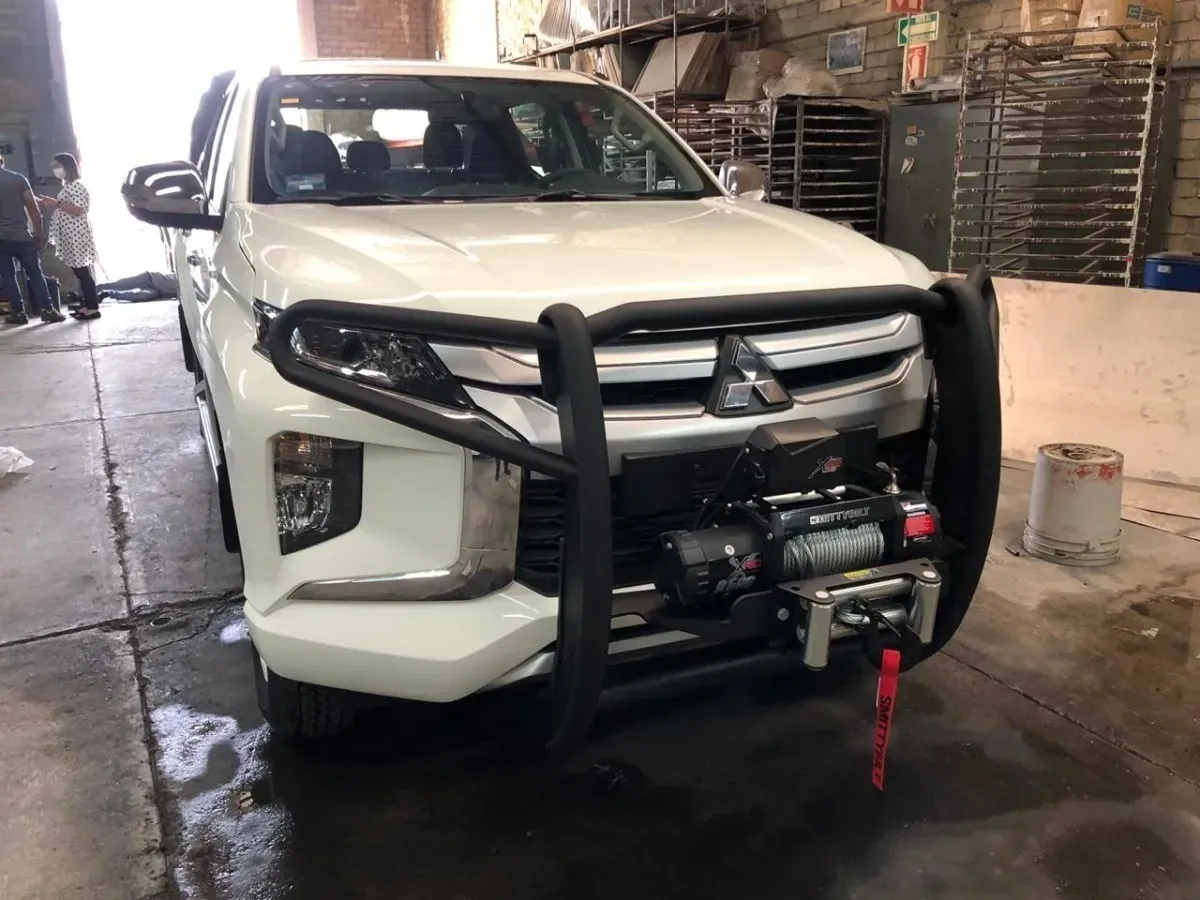 Burrera Super Bronco L200 2021 2022 Diesel Automatica - Image 2