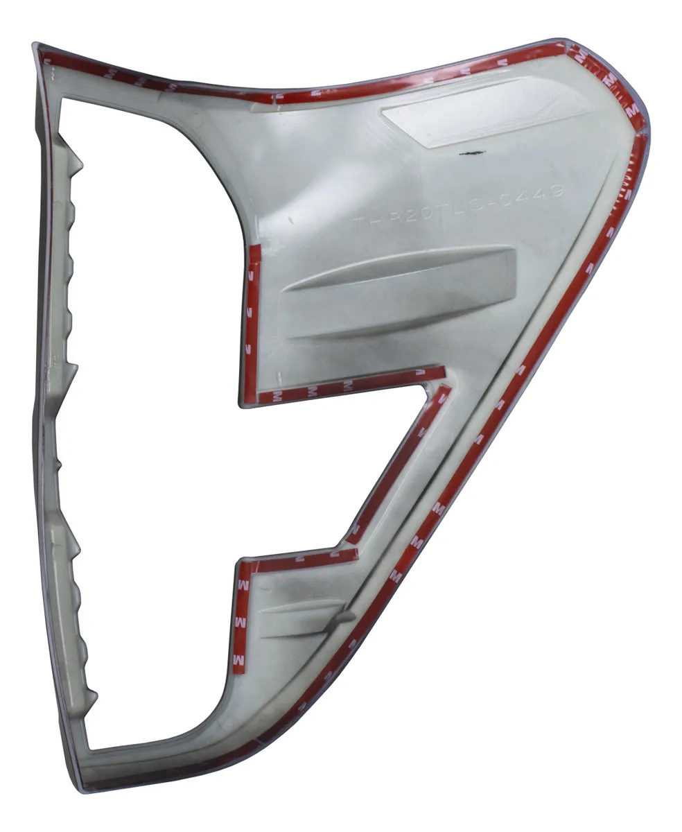 Marco Moldura Aplique Para Calaveras Para Hilux 2021 - 2024 - Image 3