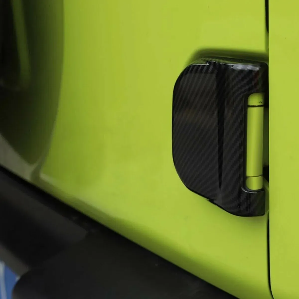 Tapa De Fibra Carbono Decorativa Puerta Trasera Suzuki Jimny - Image 4