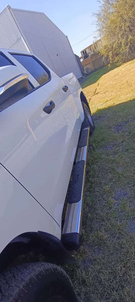 Estribos Bronx Para Dodge Ram 1200 2021-2024 Doble Cabina