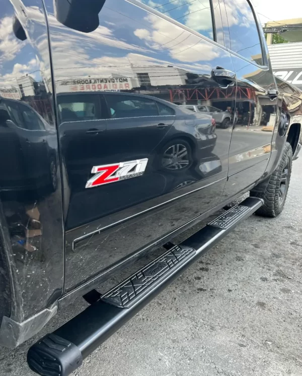Estribos Bronx Chevrolet Silverado 2019 - 2024 Doble Cabina